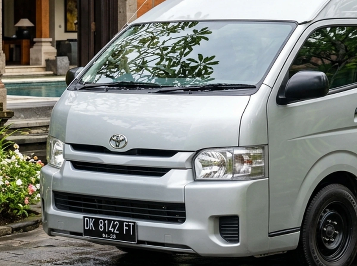 Toyota Hiace Commuter photo 2