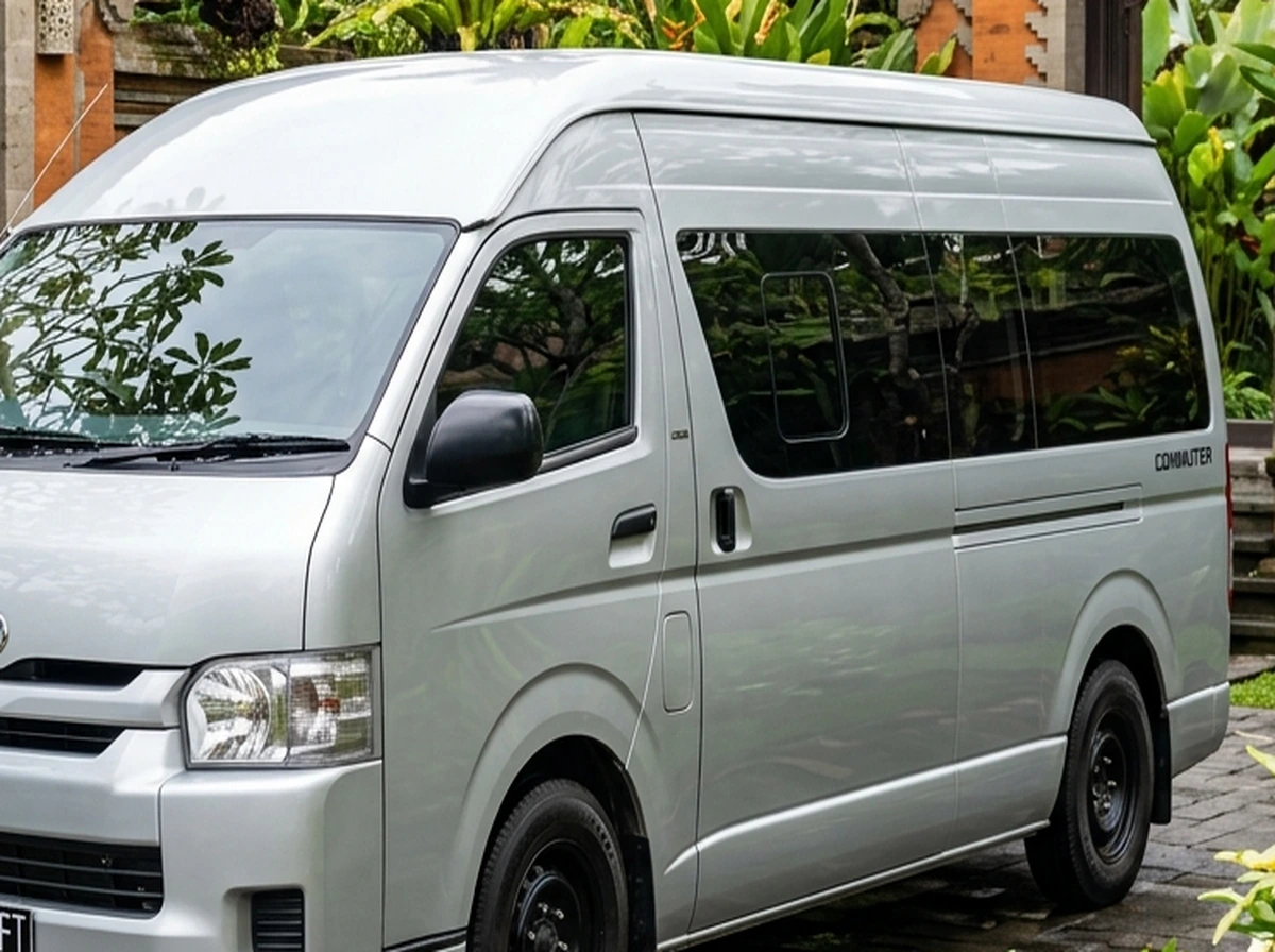 Toyota Hiace Commuter photo 3